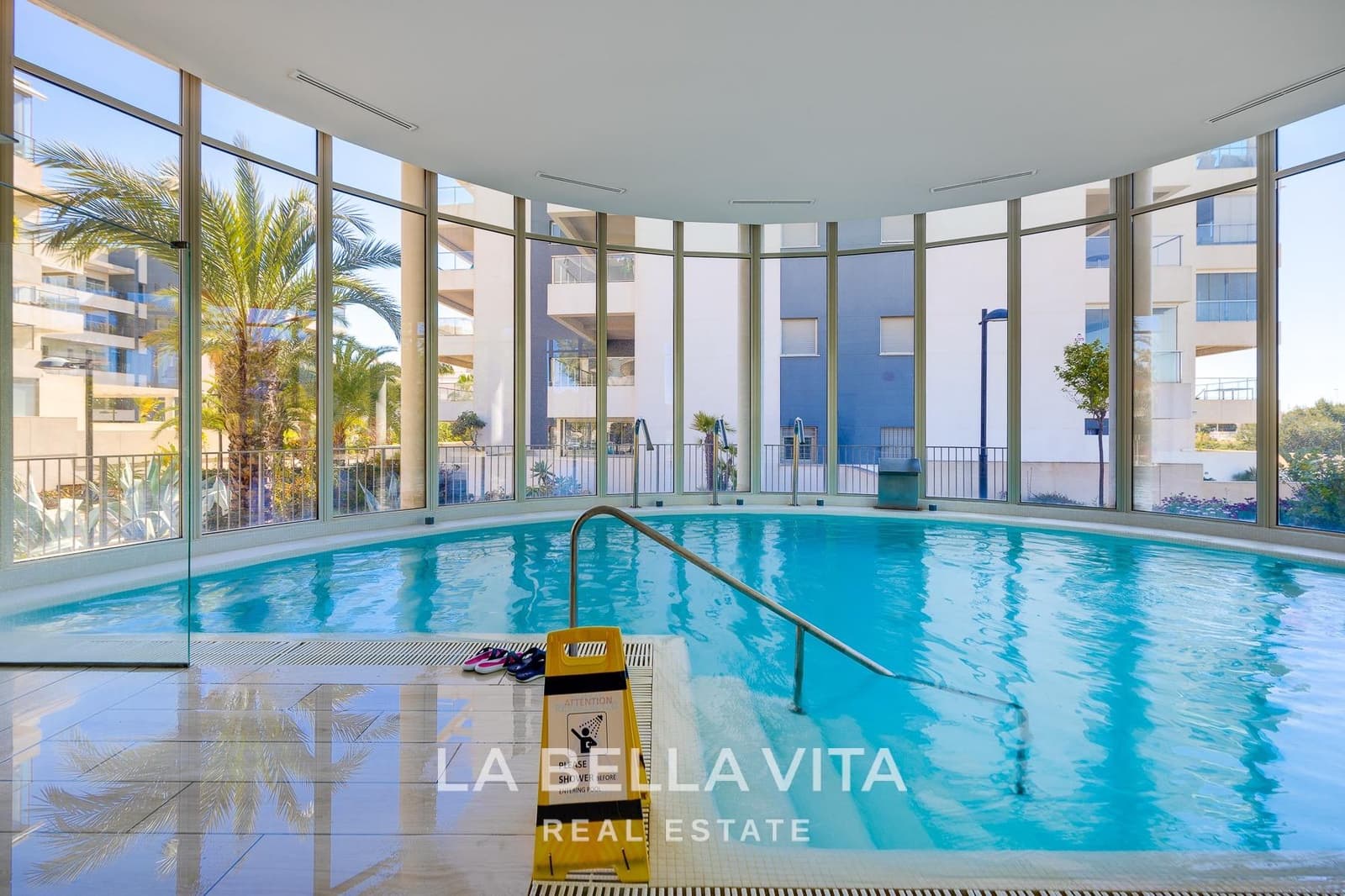 3 quarto Apartamento para venda em Villamartin com piscina garagem - 299 000 € (Ref: 9812289)