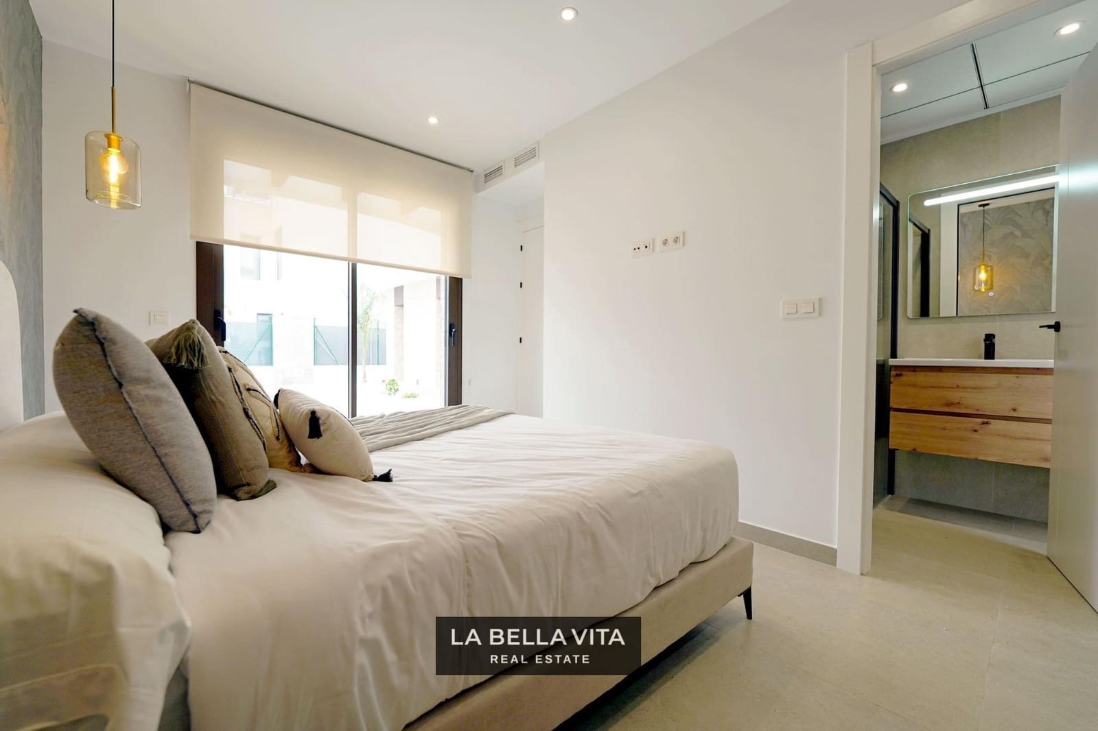 Pareado de 4 habitaciones en Heredades en venta - 439.000 € (Ref: 9900212)