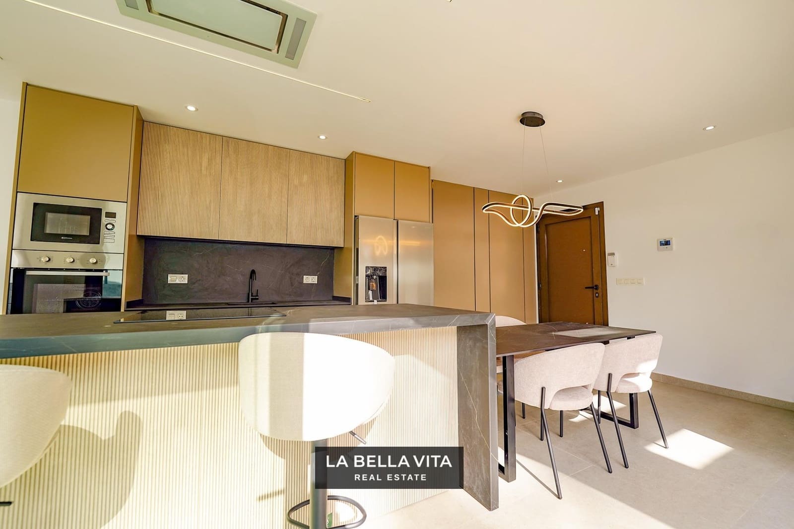 Pareado de 4 habitaciones en Heredades en venta - 439.000 € (Ref: 9900212)