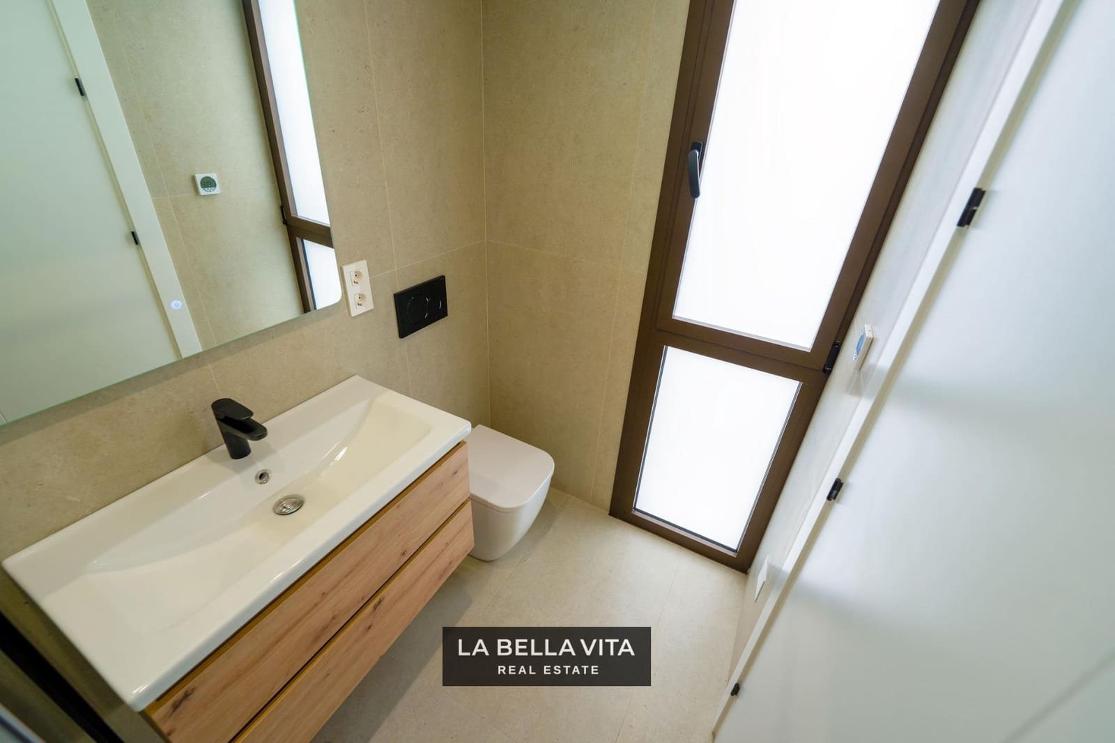Pareado de 4 habitaciones en Heredades en venta - 439.000 € (Ref: 9900212)