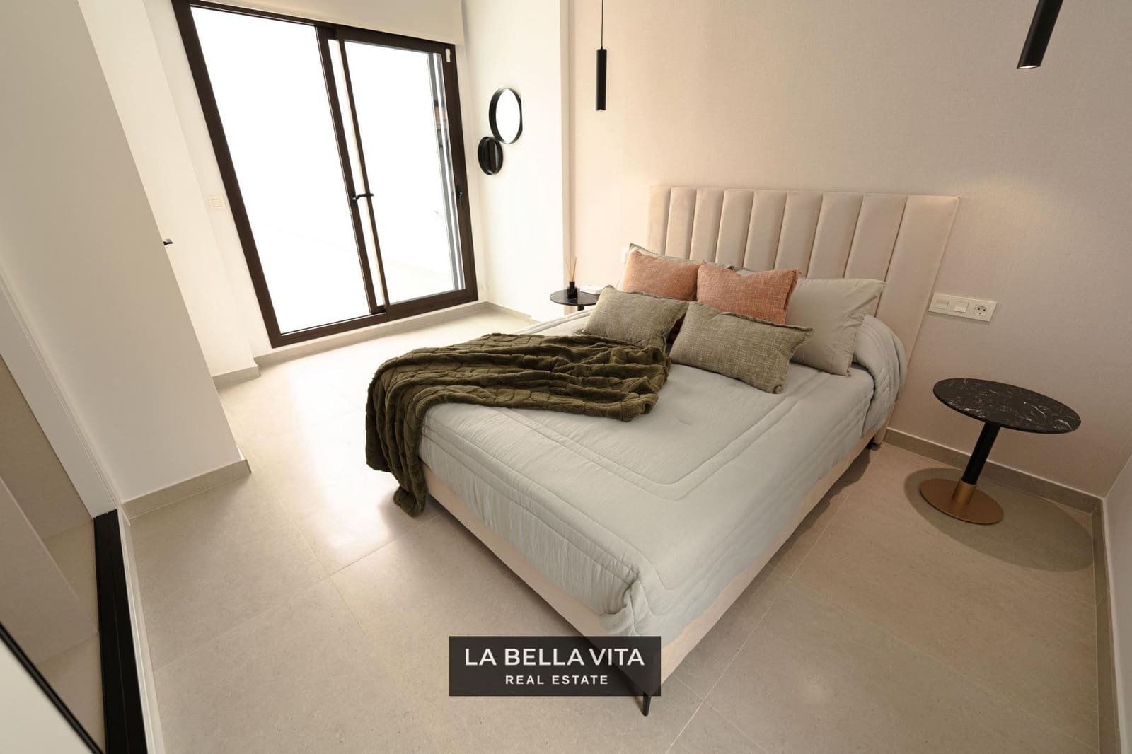 Pareado de 4 habitaciones en Heredades en venta - 439.000 € (Ref: 9900212)