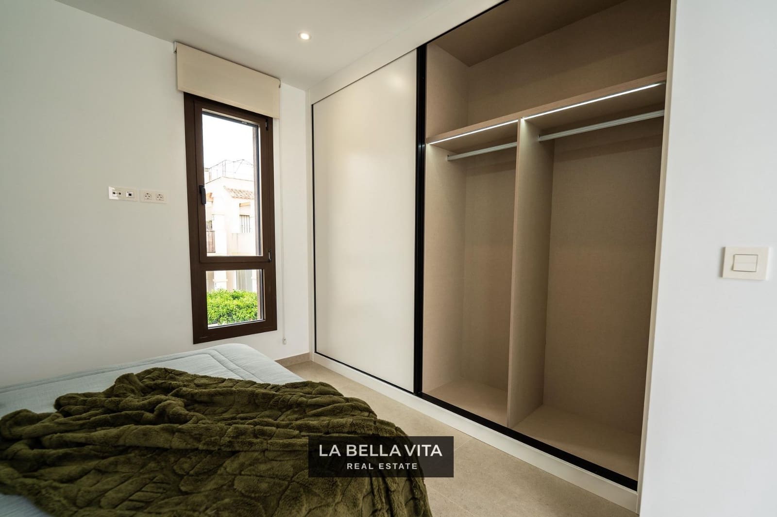 Pareado de 4 habitaciones en Heredades en venta - 439.000 € (Ref: 9900212)