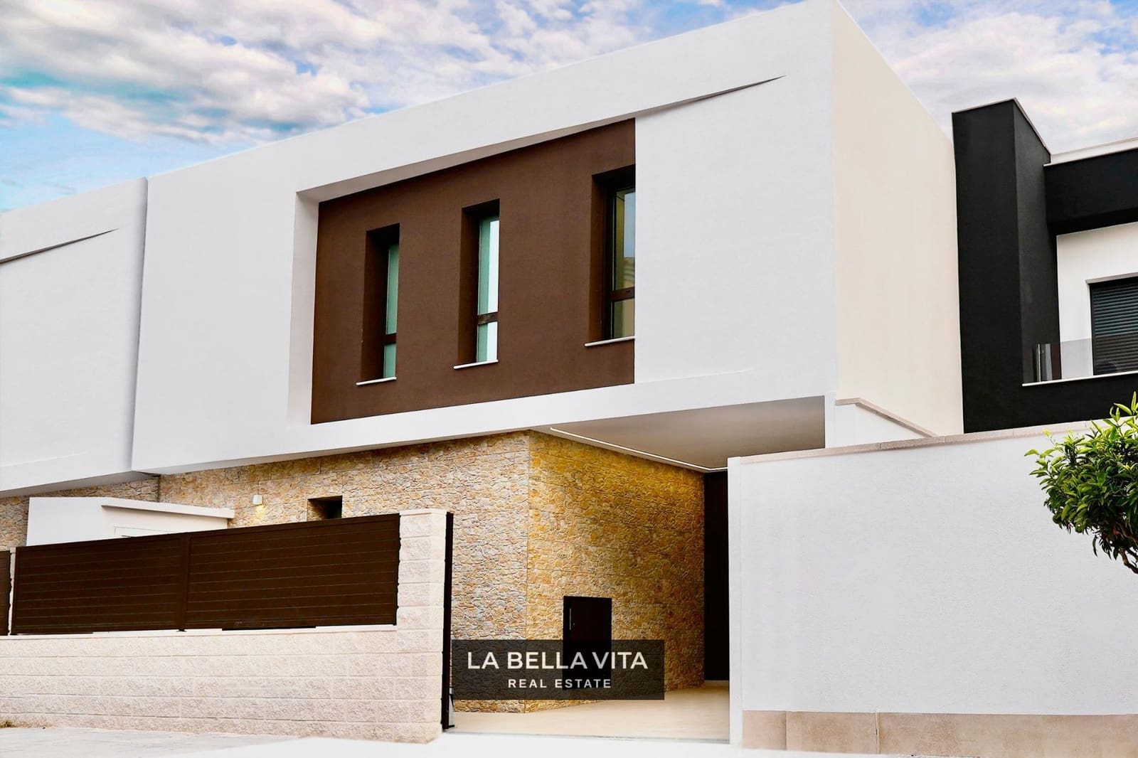 Pareado de 4 habitaciones en Heredades en venta - 439.000 € (Ref: 9900212)