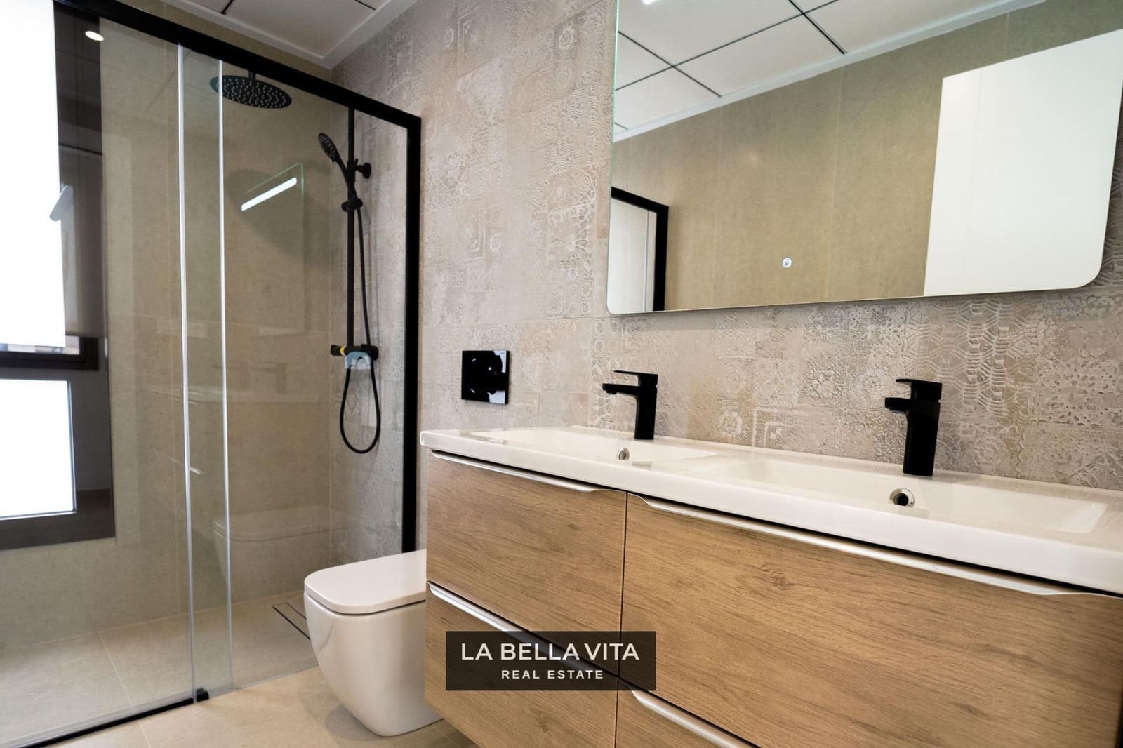 Pareado de 4 habitaciones en Heredades en venta - 439.000 € (Ref: 9900212)
