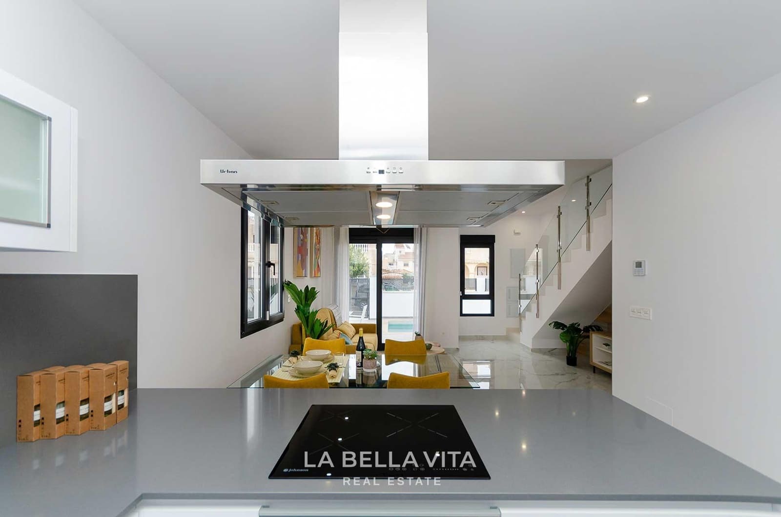3 bedroom Villa for sale in El Limonar with pool - € 424,000 (Ref: 9900215)