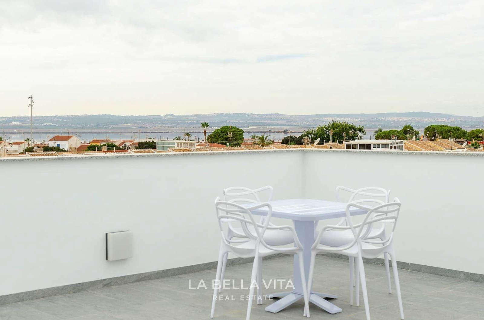 3 bedroom Villa for sale in El Limonar with pool - € 424,000 (Ref: 9900215)