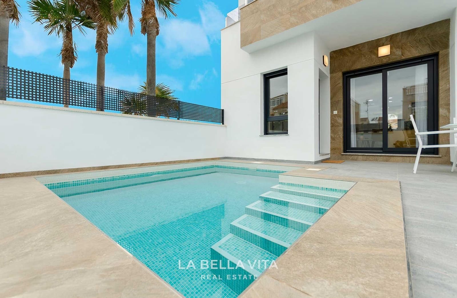 3 bedroom Villa for sale in El Limonar with pool - € 424,000 (Ref: 9900215)