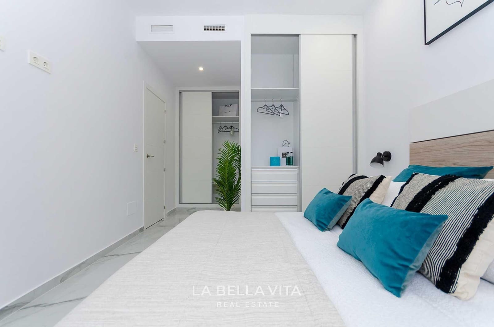 3 bedroom Villa for sale in El Limonar with pool - € 424,000 (Ref: 9900215)