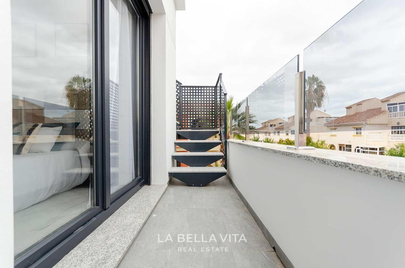 3 bedroom Villa for sale in El Limonar with pool - € 424,000 (Ref: 9900215)