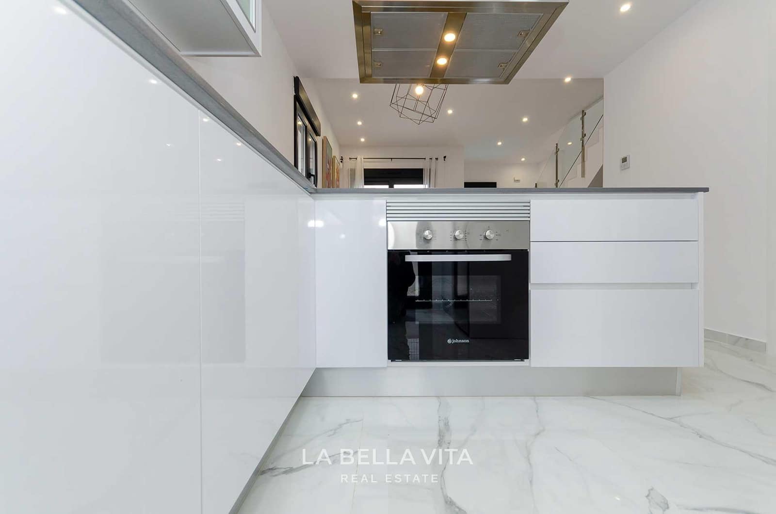 3 bedroom Villa for sale in El Limonar with pool - € 424,000 (Ref: 9900215)