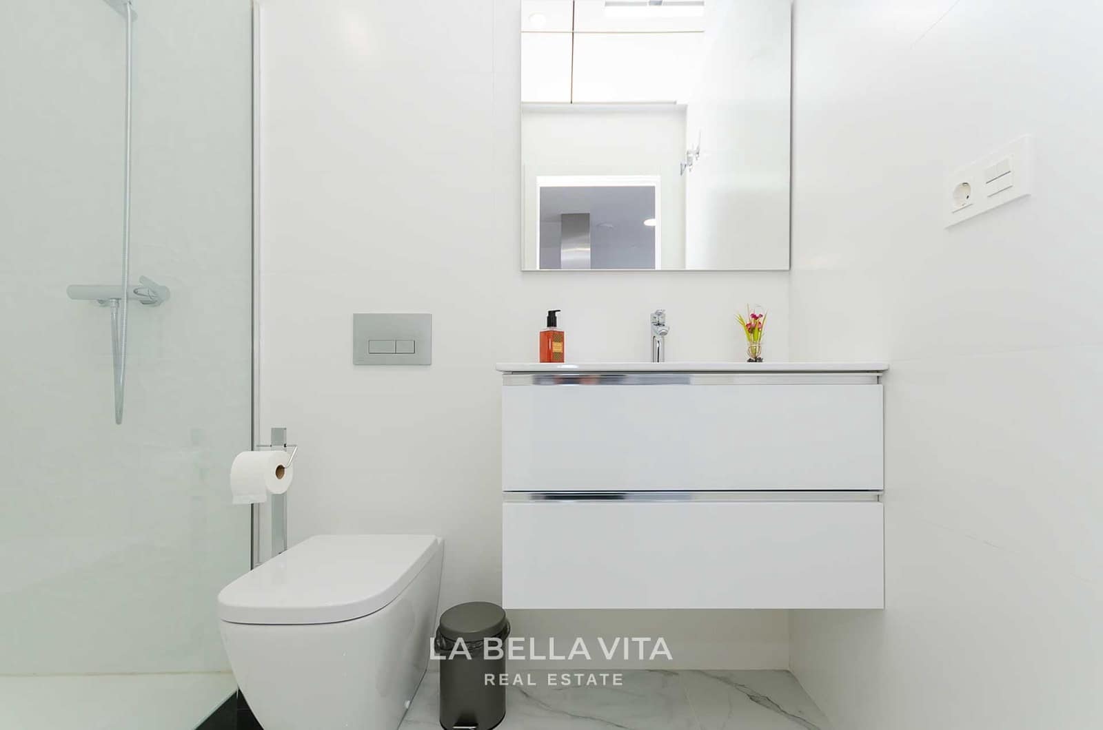 3 bedroom Villa for sale in El Limonar with pool - € 424,000 (Ref: 9900215)