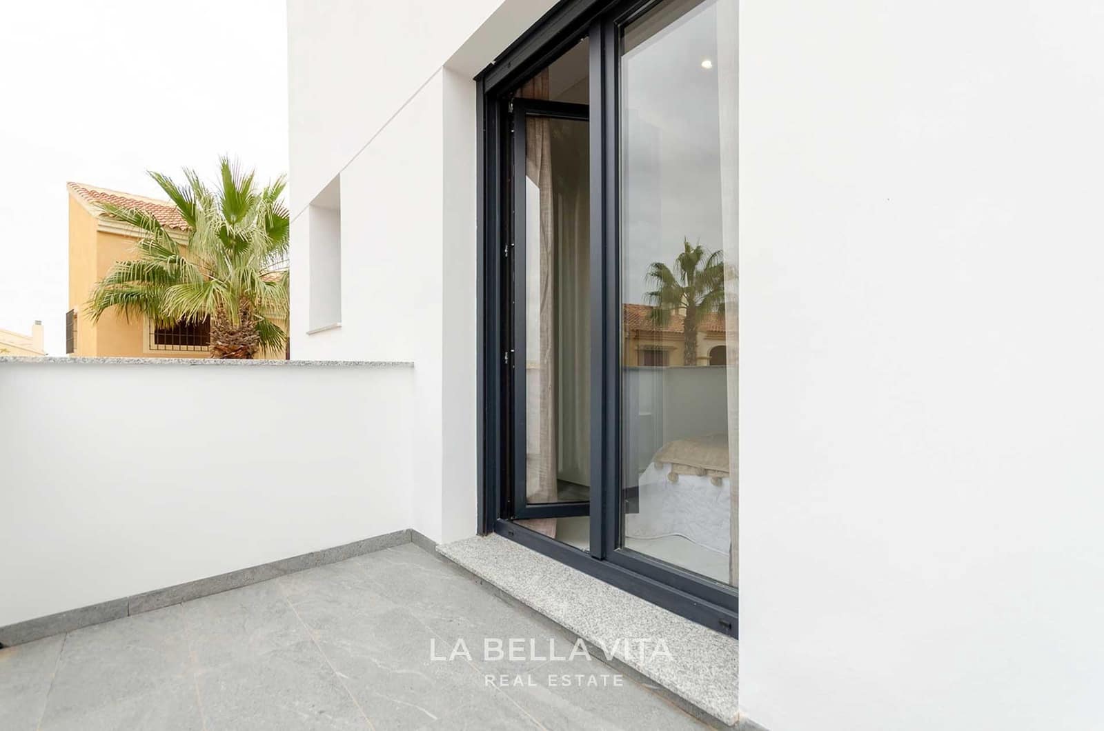 3 bedroom Villa for sale in El Limonar with pool - € 424,000 (Ref: 9900215)