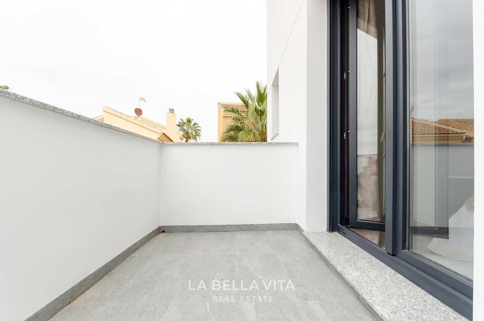 3 bedroom Villa for sale in El Limonar with pool - € 424,000 (Ref: 9900215)