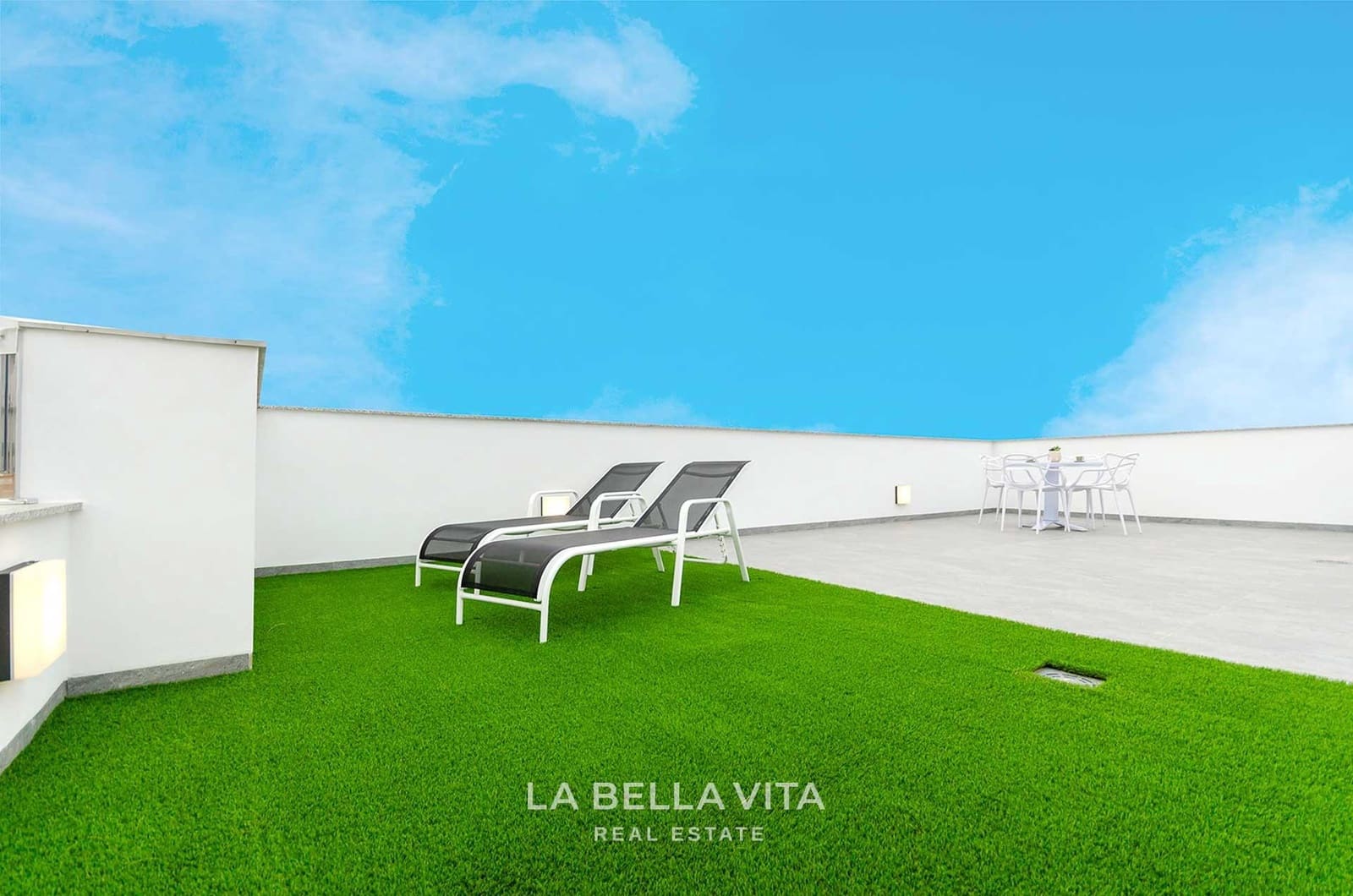 3 bedroom Villa for sale in El Limonar with pool - € 424,000 (Ref: 9900215)