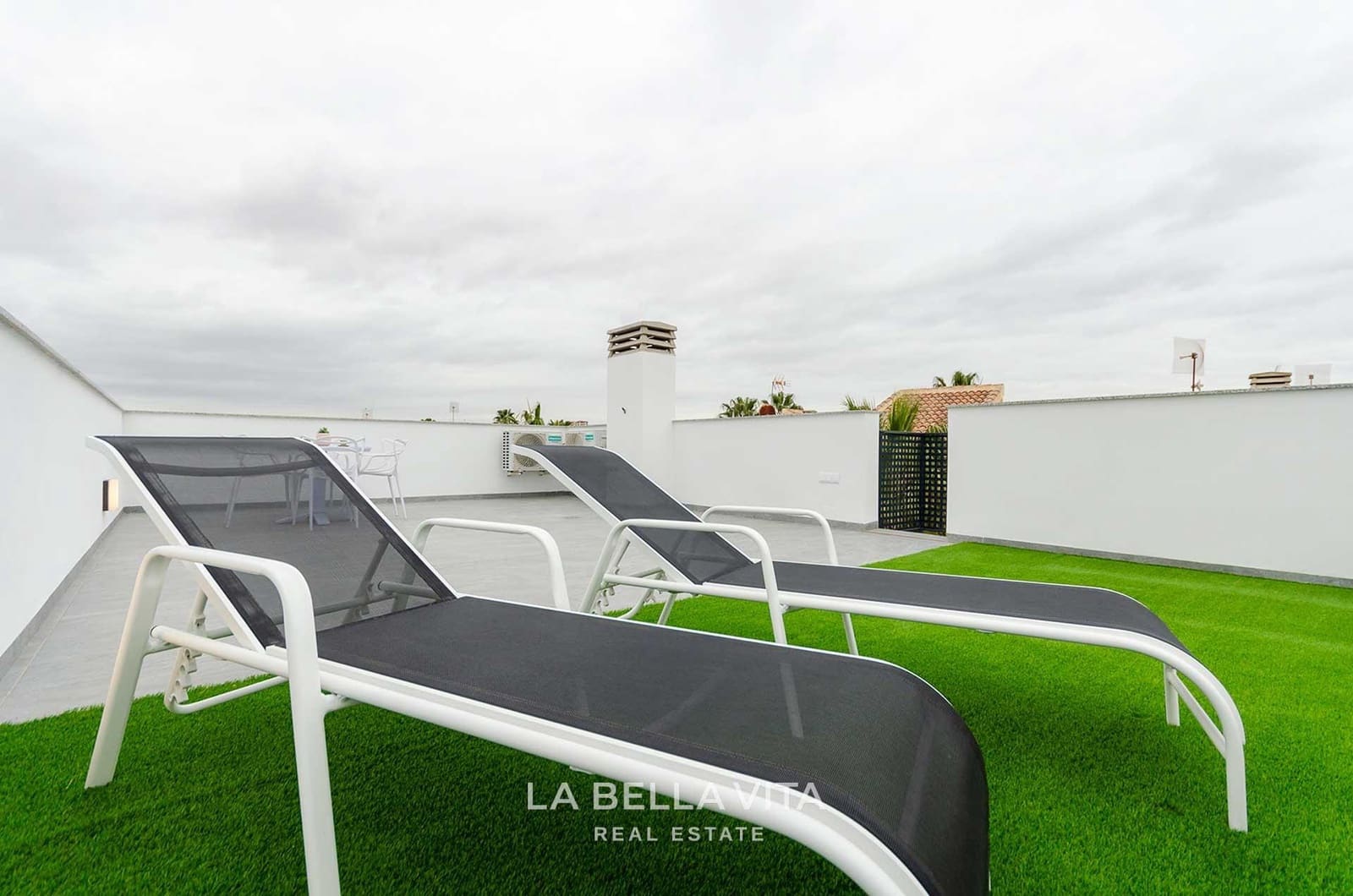 3 bedroom Villa for sale in El Limonar with pool - € 424,000 (Ref: 9900215)