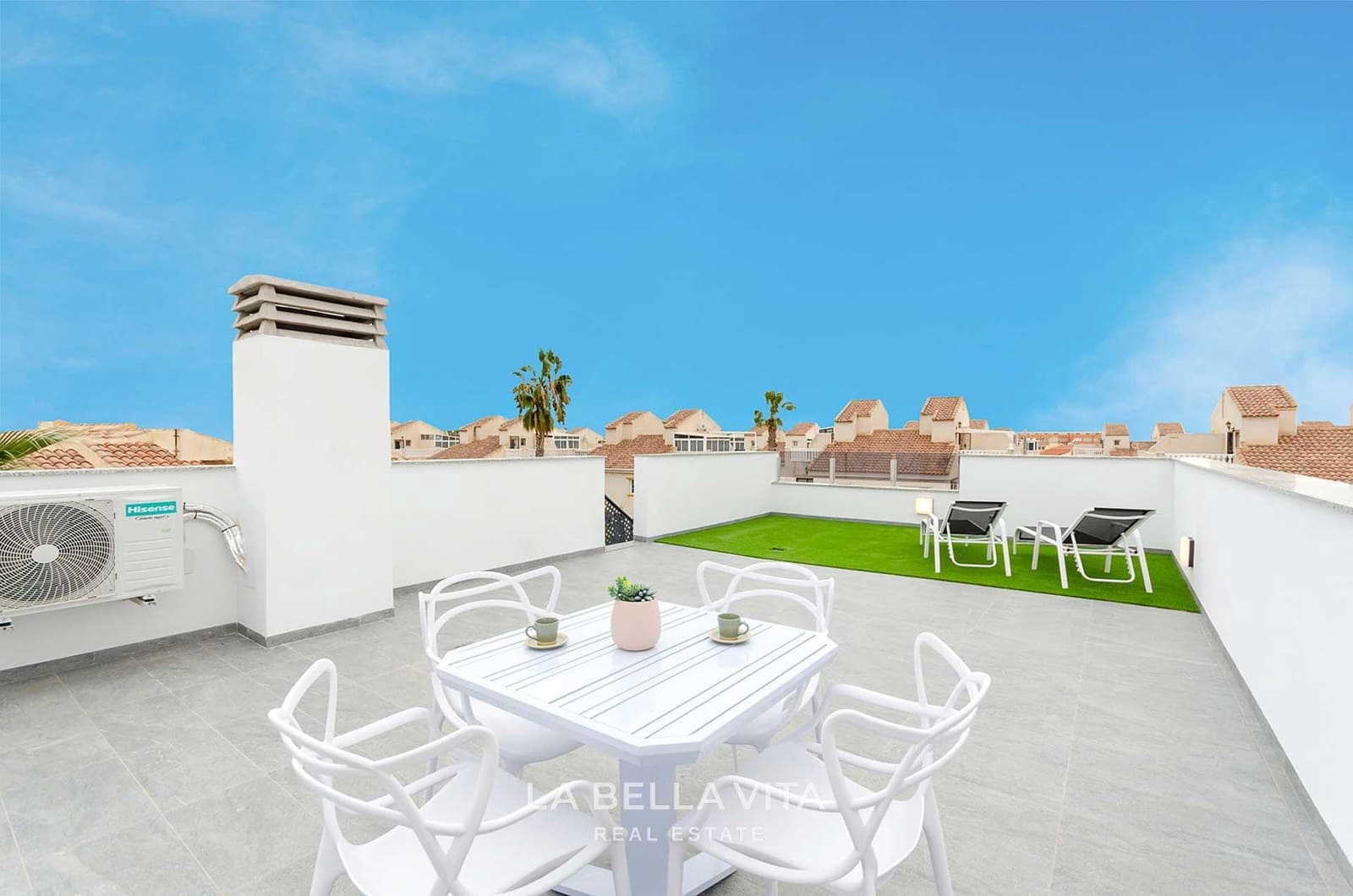 3 bedroom Villa for sale in El Limonar with pool - € 424,000 (Ref: 9900215)