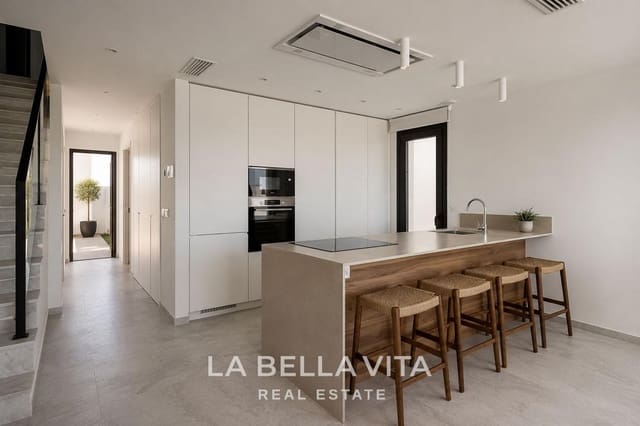 3 bedroom Villa for sale in Aguas Nuevas, Torrevieja with pool - € 499,900 (Ref: 9900218)