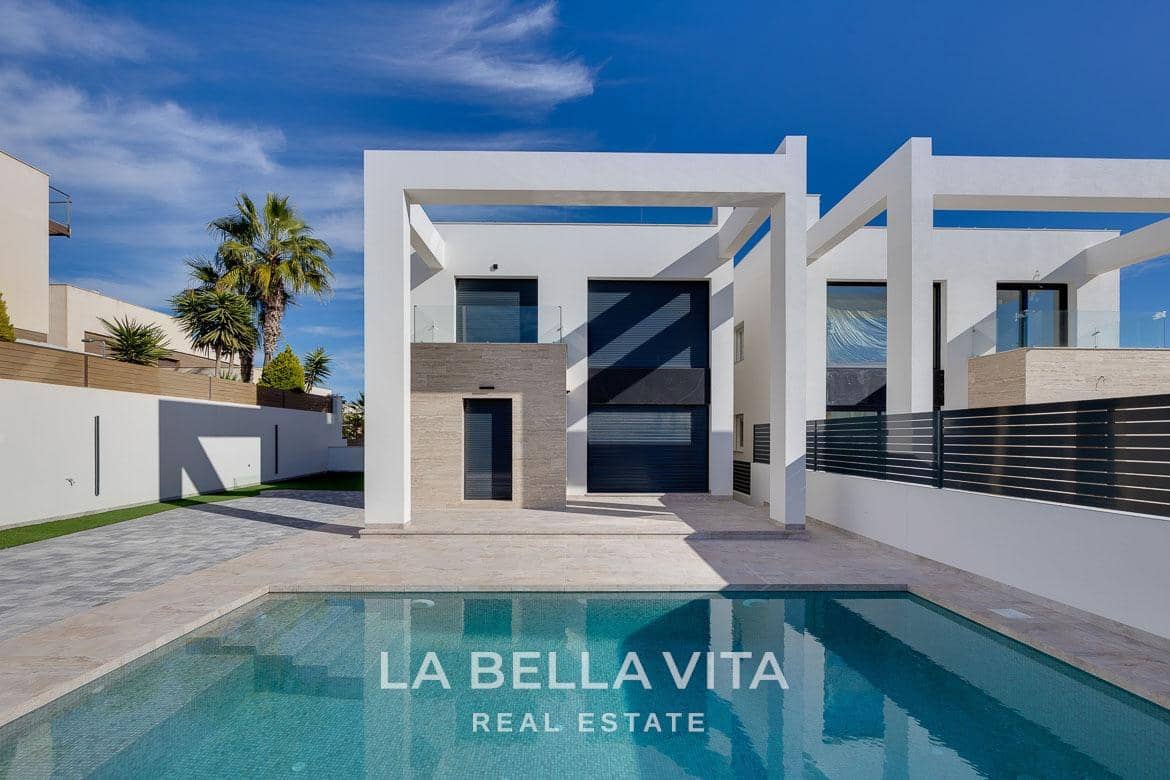 4 sovrum Villa till salu i Torrevieja med pool - 750 000 € (Ref: 9900219)