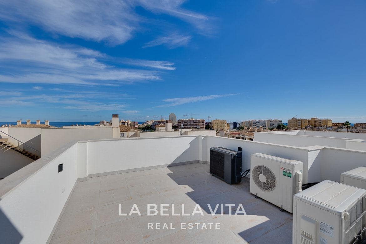 4 sovrum Villa till salu i Torrevieja med pool - 750 000 € (Ref: 9900219)
