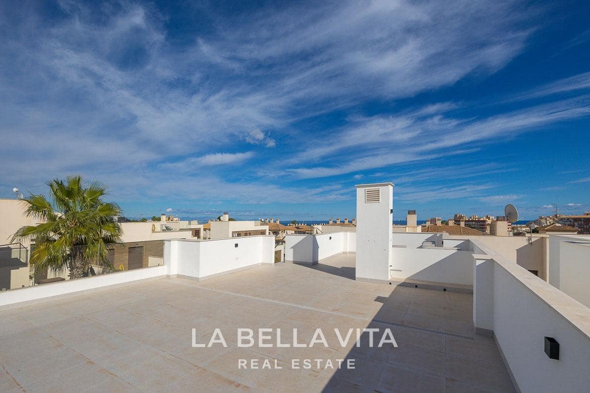4 sovrum Villa till salu i Torrevieja med pool - 750 000 € (Ref: 9900219)
