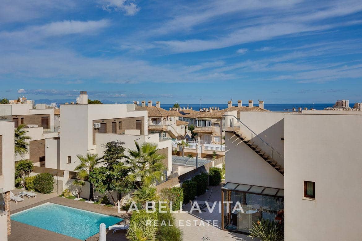 4 sovrum Villa till salu i Torrevieja med pool - 750 000 € (Ref: 9900219)