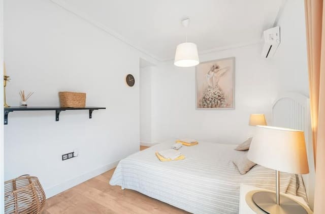3 bedroom Apartment for rent in Las Piscinas Naturales, Torrevieja with garage - € 1,300 (Ref: 10000483)