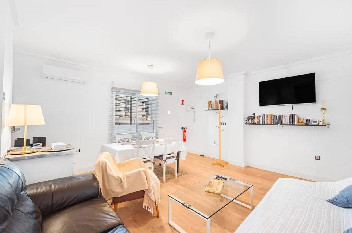 3 bedroom Apartment for rent in Torrevieja with garage - € 1,300 (Ref: 10000483)
