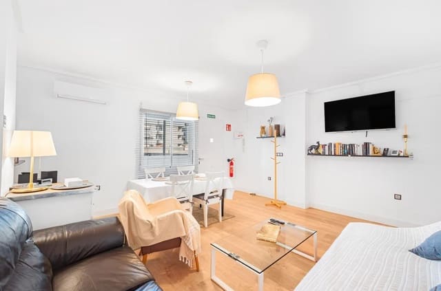 3 bedroom Apartment for rent in Las Piscinas Naturales, Torrevieja with garage - € 1,300 (Ref: 10000483)