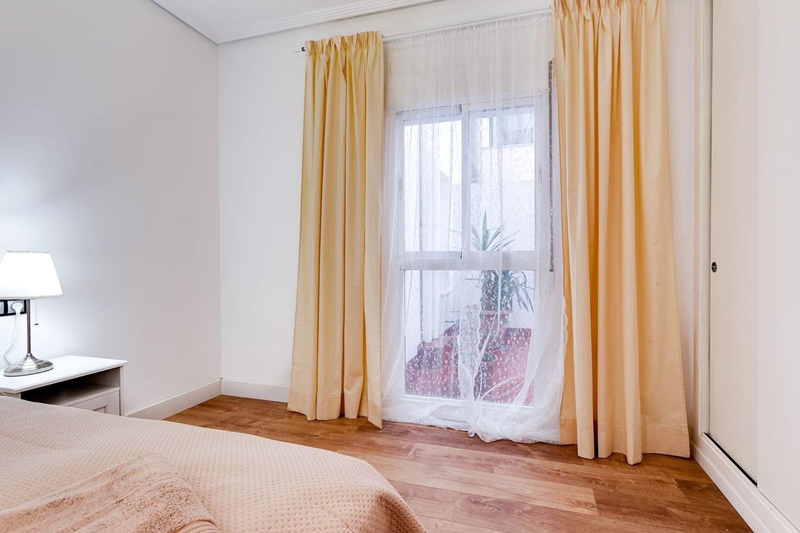 3 bedroom Apartment for rent in Torrevieja with garage - € 1,300 (Ref: 10000483)