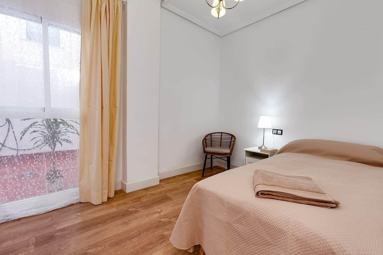 3 bedroom Apartment for rent in Torrevieja with garage - € 1,300 (Ref: 10000483)