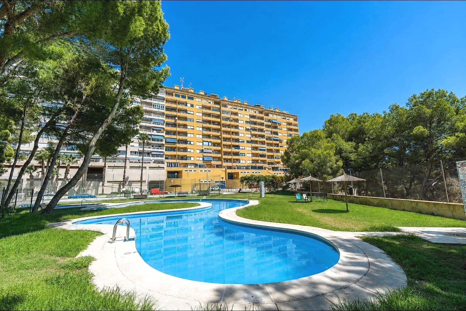 2 soveværelse Lejlighed til salg i Orihuela Costa med swimmingpool - € 215.000 (Ref: 10004136)