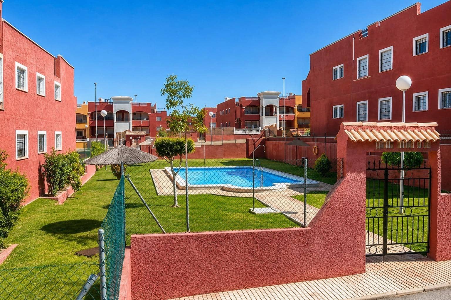 2 bedroom Bungalow for sale in Los Altos with pool - € 183,500 (Ref: 10011623)