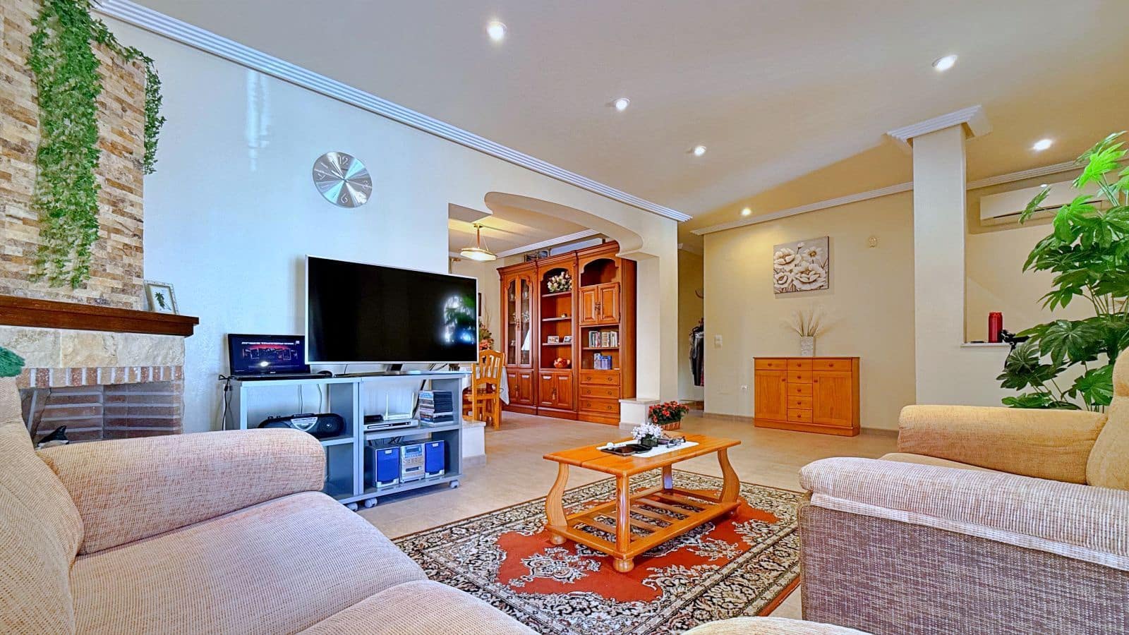 4 bedroom Villa for sale in Orihuela - € 379,000 (Ref: 10015779)