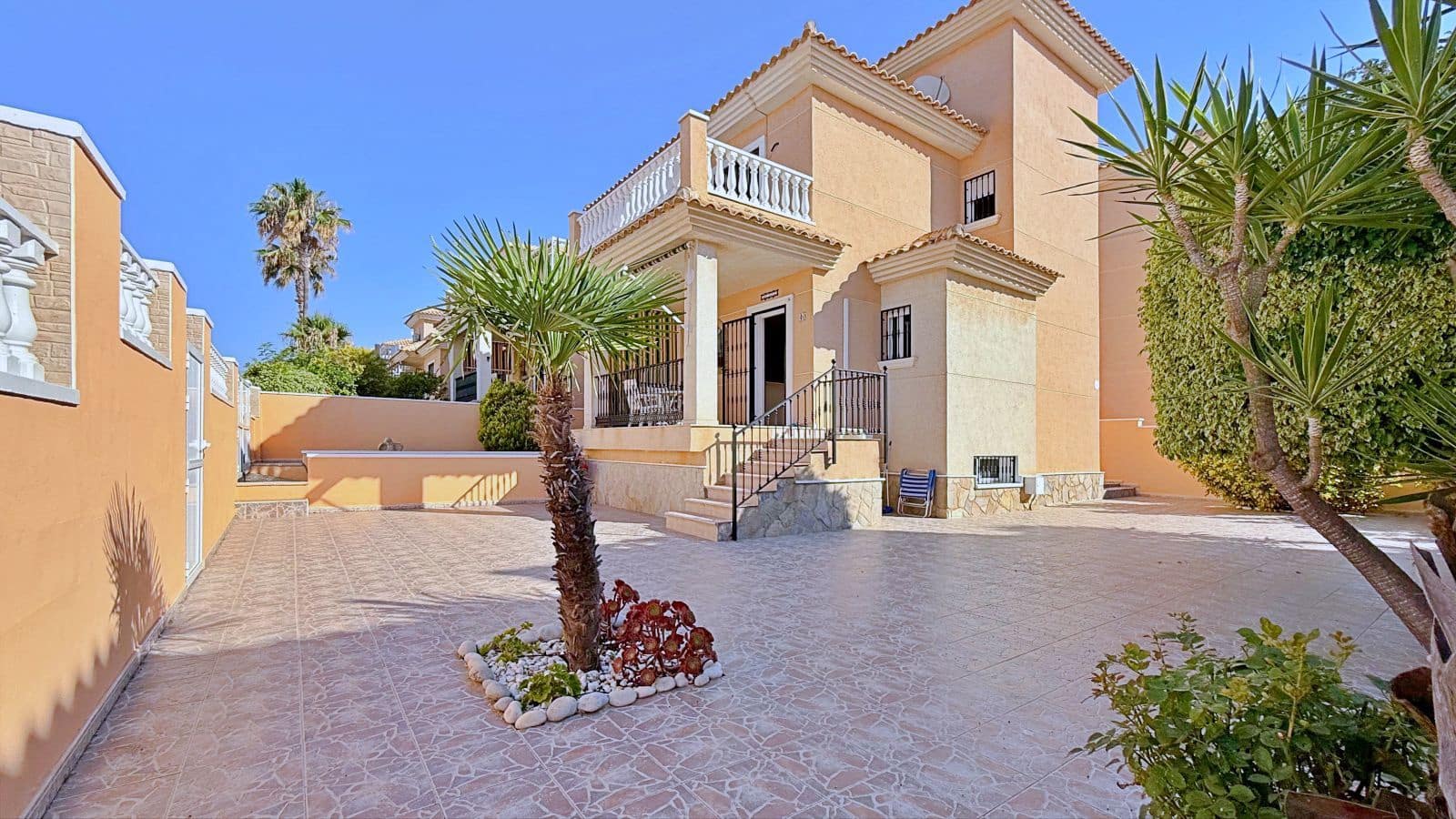 4 bedroom Villa for sale in Orihuela - € 379,000 (Ref: 10015779)