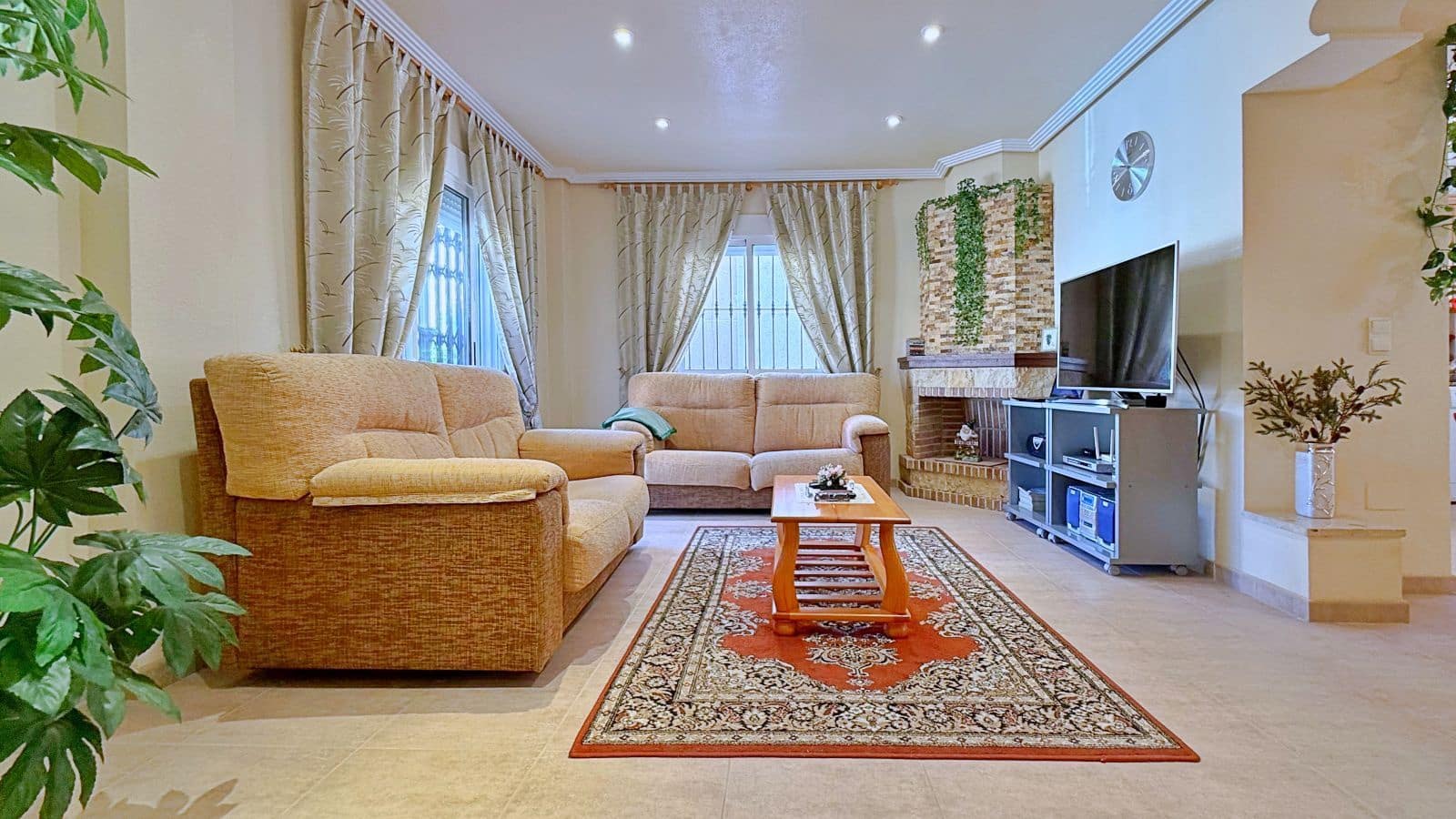 4 bedroom Villa for sale in Orihuela - € 379,000 (Ref: 10015779)