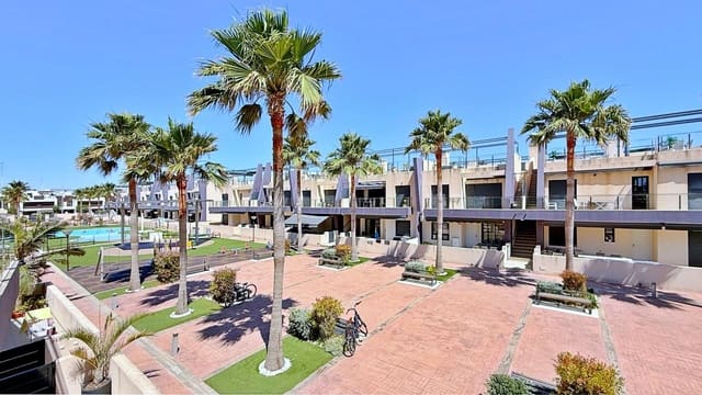 Apartamento de 3 habitaciones en Torre de la Horadada, Pilar de la Horadada en venta con piscina - 365.000 € (Ref: 10017687)