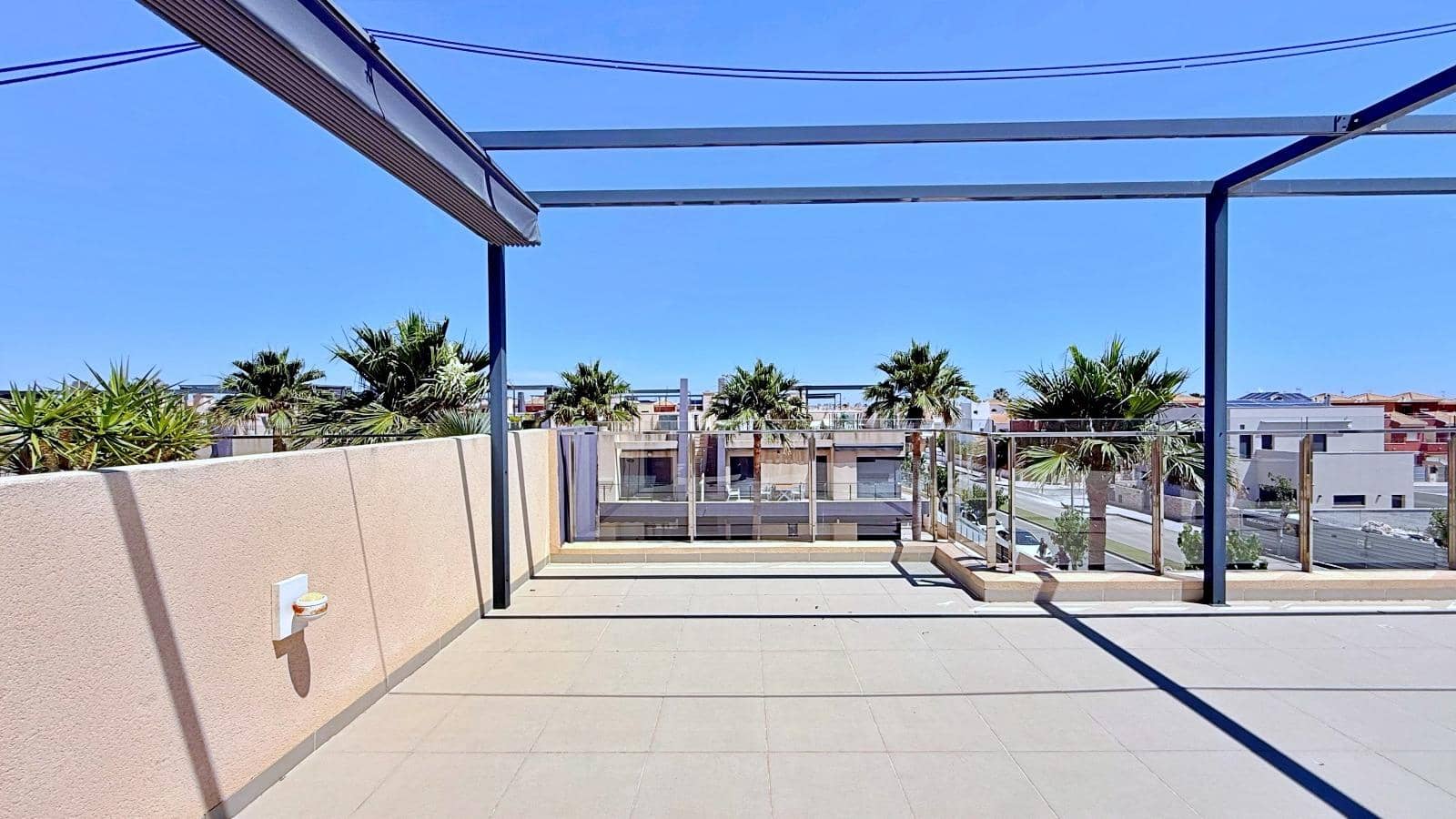Apartamento de 3 habitaciones en Torre de la Horadada en venta con piscina - 365.000 € (Ref: 10017687)