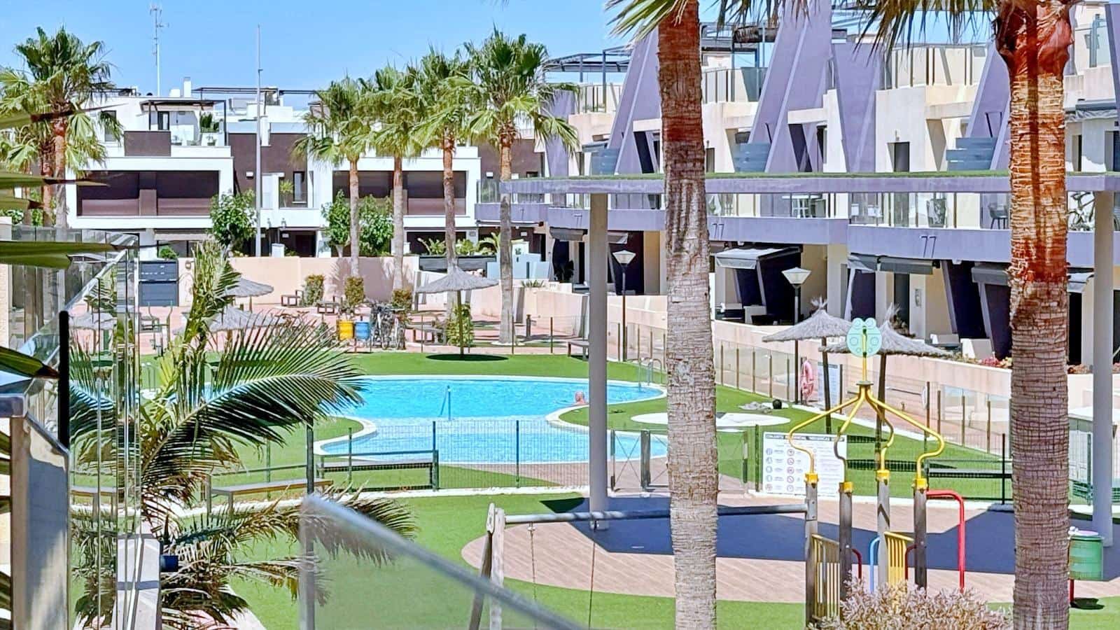 Apartamento de 3 habitaciones en Torre de la Horadada en venta con piscina - 365.000 € (Ref: 10017687)