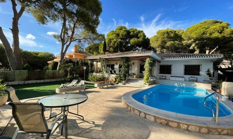 Chalet de 6 habitaciones en Orihuela Costa en venta con piscina garaje - 875.000 € (Ref: 10018603)