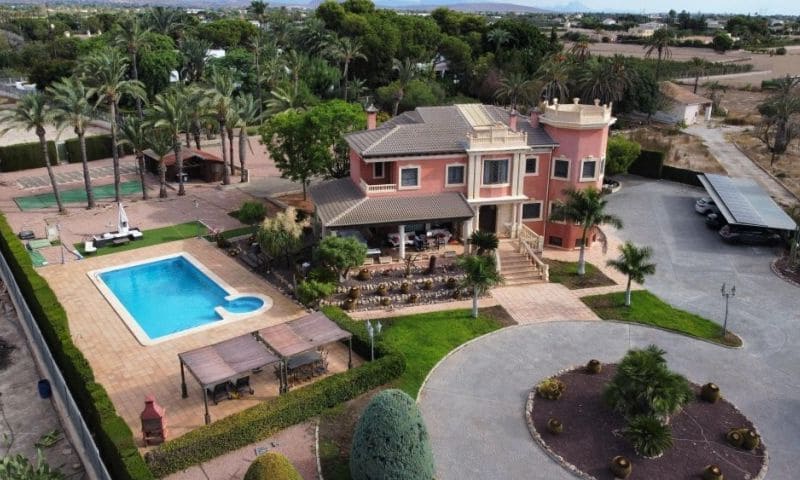 6 sovrum Villa till salu i Perleta med pool garage - 1 375 000 € (Ref: 10018604)