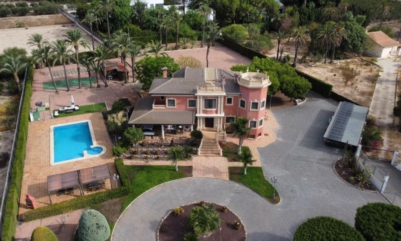 6 sovrum Villa till salu i Perleta med pool garage - 1 375 000 € (Ref: 10018604)