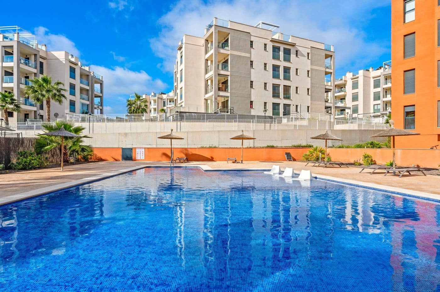 2 Zimmer Apartment zu verkaufen in Filipinas mit Pool - 254.900 € (Ref: 10019186)