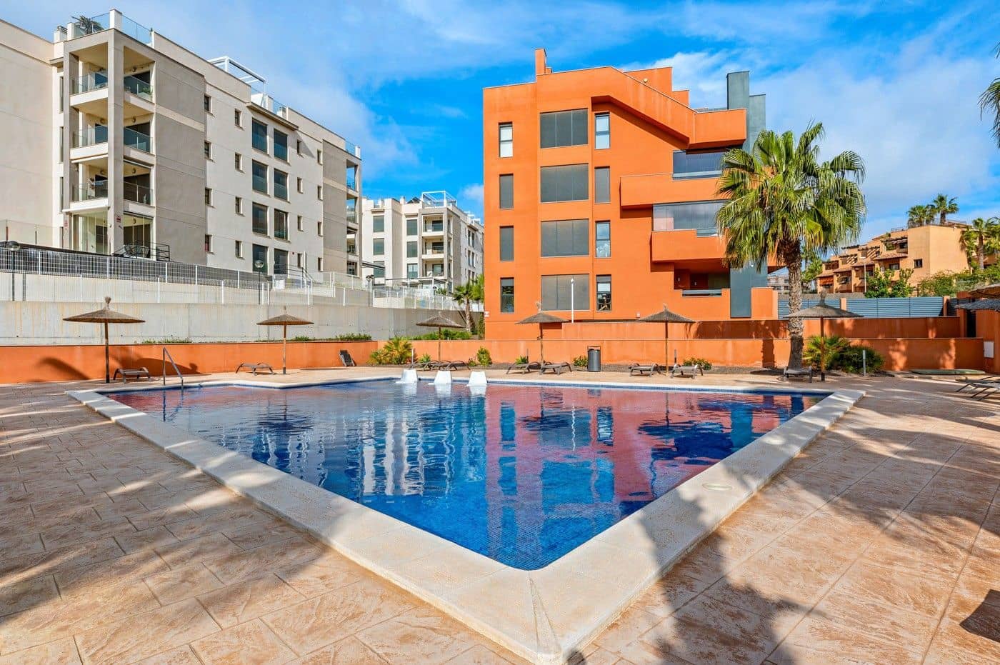 2 Zimmer Apartment zu verkaufen in Filipinas mit Pool - 254.900 € (Ref: 10019186)