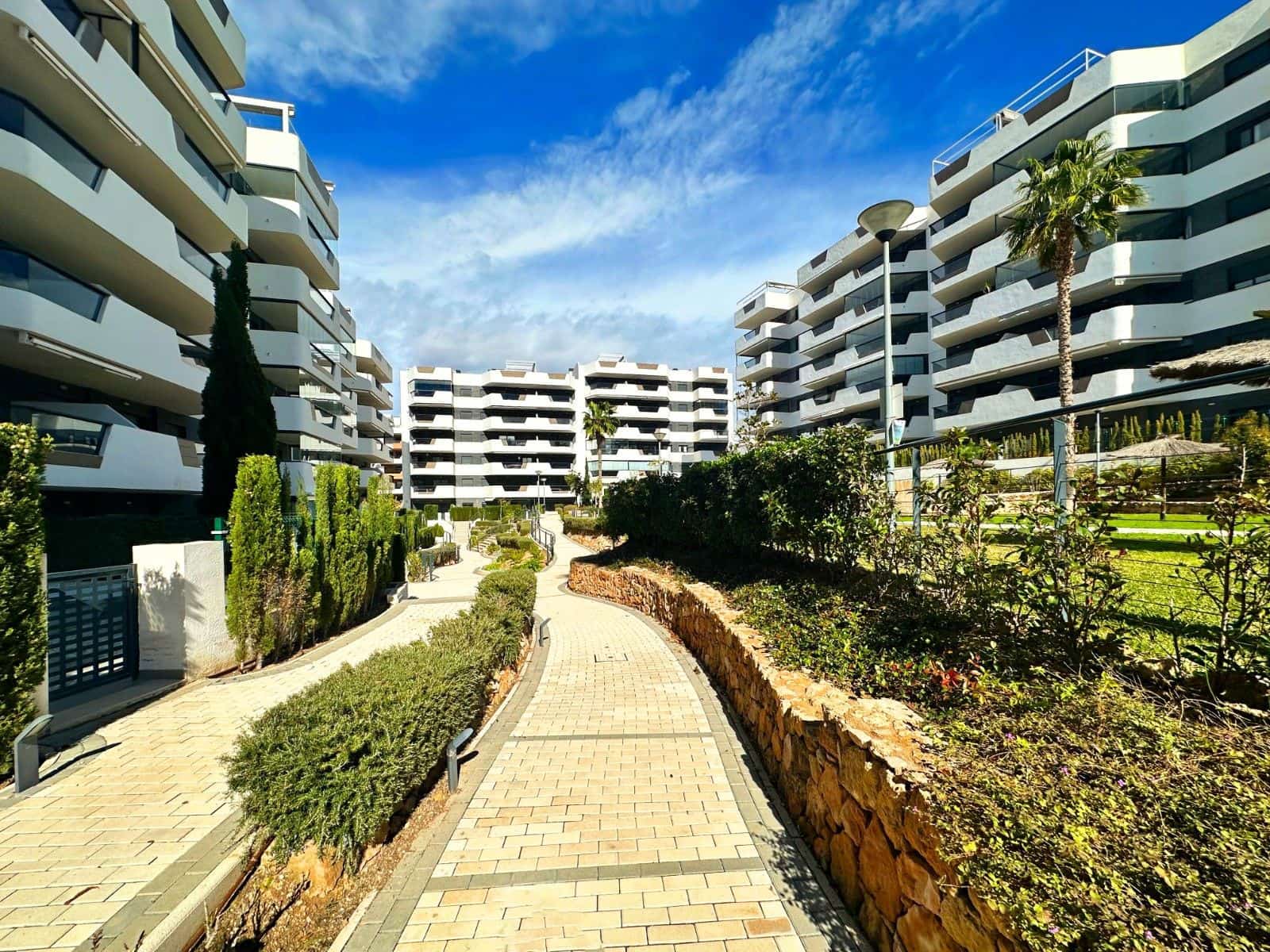 2 Zimmer Apartment zu verkaufen in Elche / Elx mit Pool - 280.000 € (Ref: 10021114)