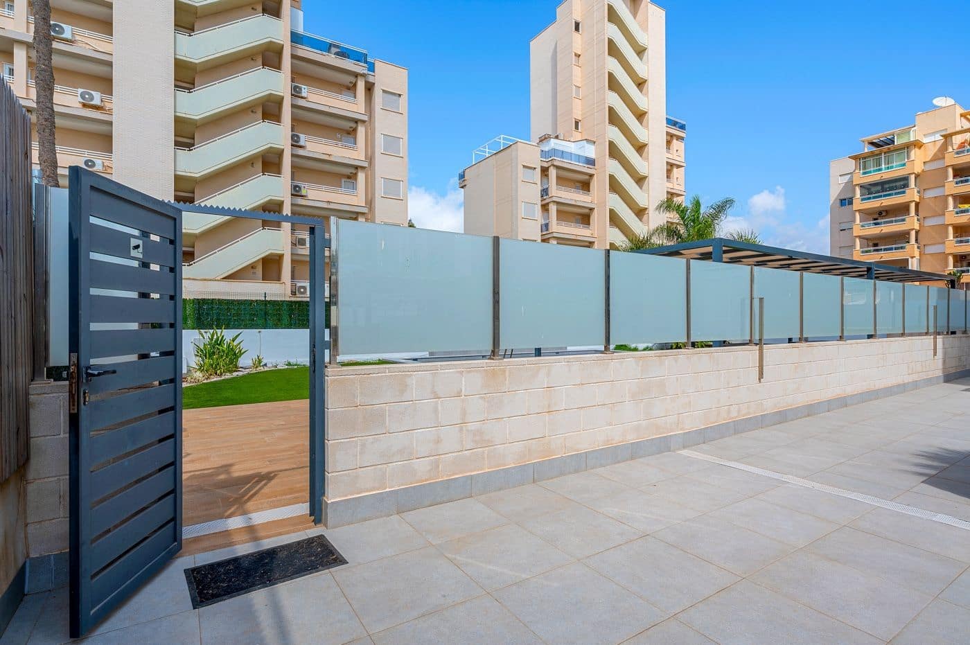 3 sypialnia Apartament na sprzedaż w Guardamar del Segura z basenem - 379 000 € (Ref: 10022645)
