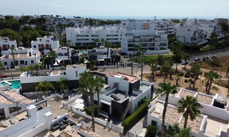 2 soverom Villa til salgs i Orihuela Costa med svømmebasseng - € 236 995 (Ref: 10025921)