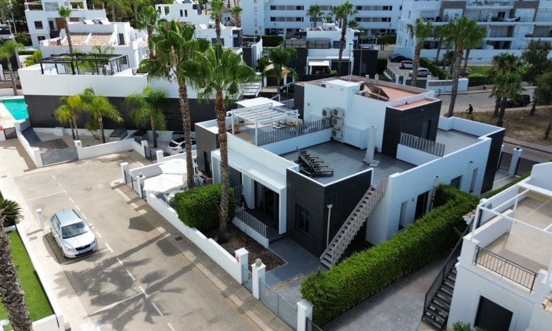 2 soverom Villa til salgs i Orihuela Costa med svømmebasseng - € 236 995 (Ref: 10025921)