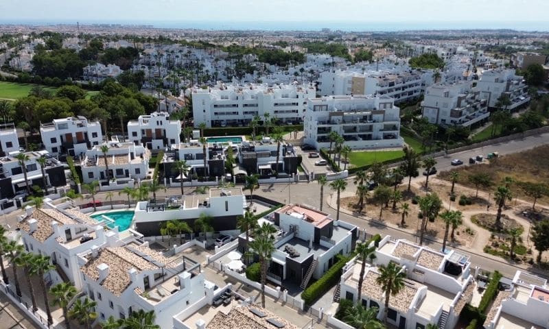 2 soverom Villa til salgs i Orihuela Costa med svømmebasseng - € 236 995 (Ref: 10025921)