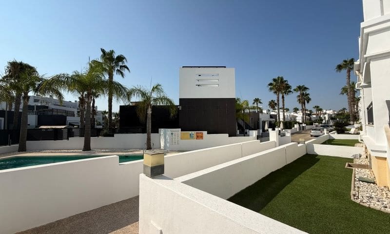 2 soverom Villa til salgs i Orihuela Costa med svømmebasseng - € 236 995 (Ref: 10025921)