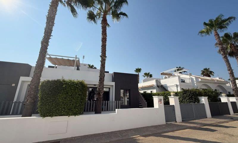 2 soverom Villa til salgs i Orihuela Costa med svømmebasseng - € 236 995 (Ref: 10025921)